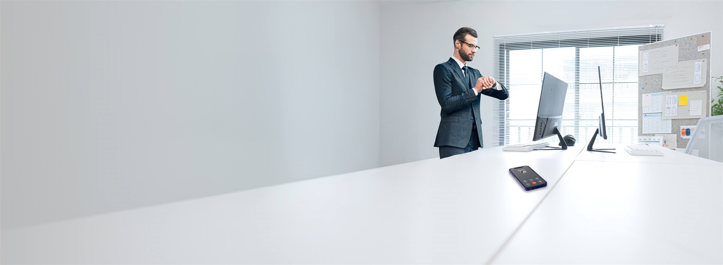 Вземете -15% отстъпка за смарт часовник с MultiSIM от Vivacom - 4608x1692px.